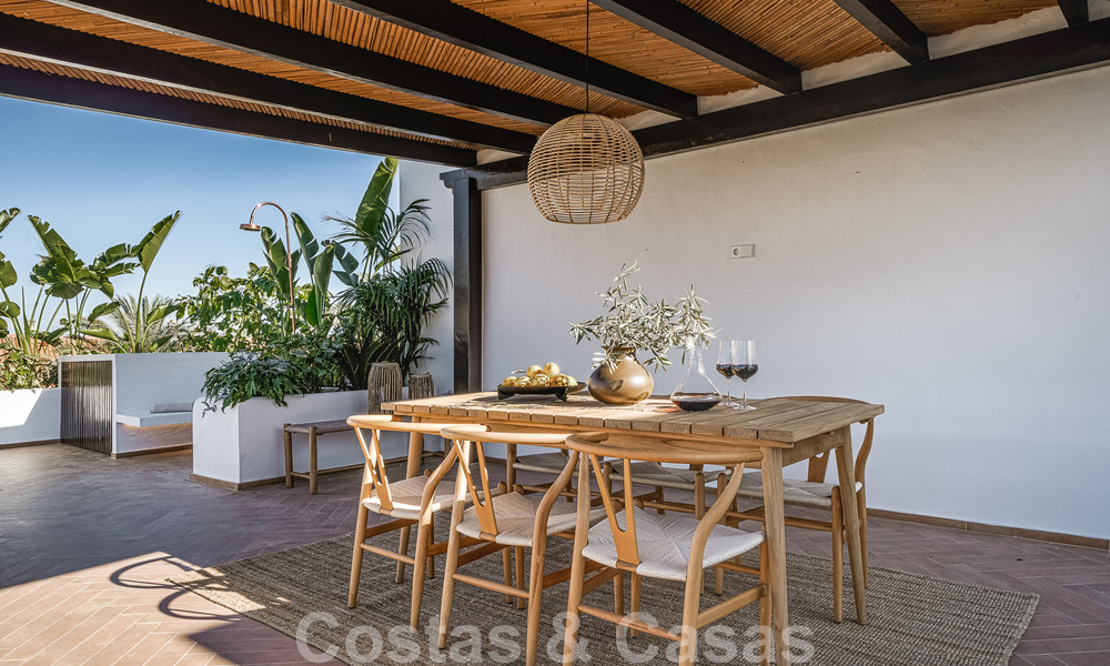 Appartement entièrement rénové à vendre, avec grande terrasse, à distance de marche des commodités et même de Puerto Banus, Marbella 51483