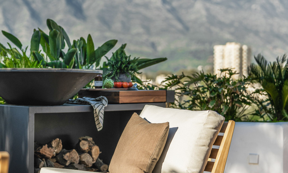 Appartement entièrement rénové à vendre, avec grande terrasse, à distance de marche des commodités et même de Puerto Banus, Marbella 51489