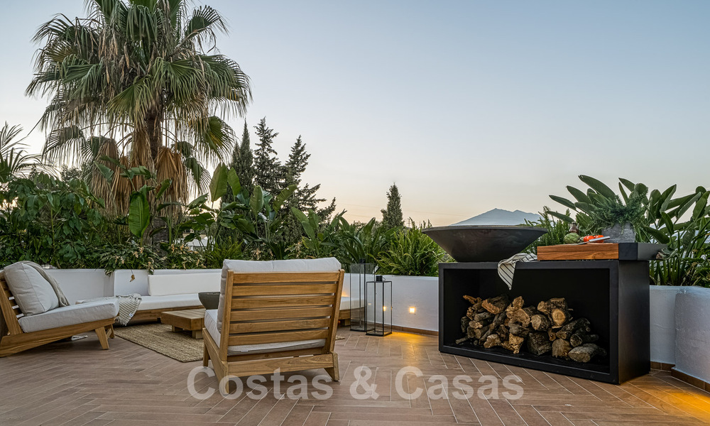 Appartement entièrement rénové à vendre, avec grande terrasse, à distance de marche des commodités et même de Puerto Banus, Marbella 51491