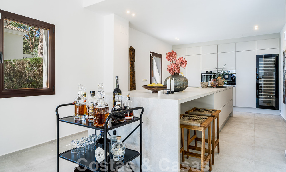 Luxueuse villa andalouse avec vue partielle sur la mer à vendre, à l'est du centre de Marbella 52400