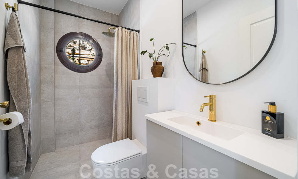 Luxueuse villa andalouse avec vue partielle sur la mer à vendre, à l'est du centre de Marbella 52401