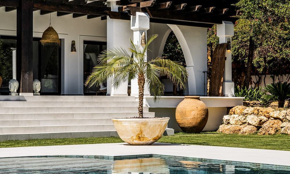 Luxueuse villa andalouse avec vue partielle sur la mer à vendre, à l'est du centre de Marbella 52408