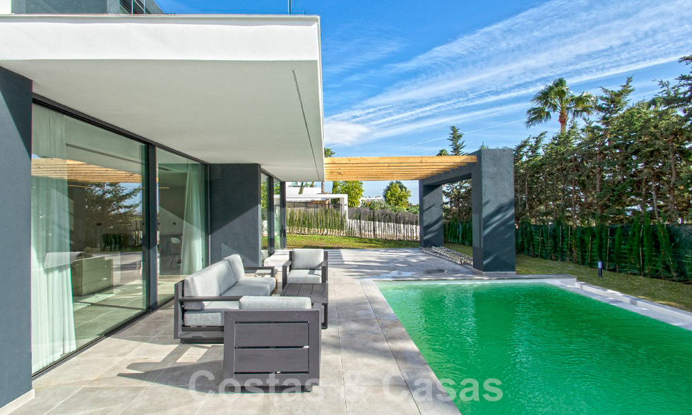 Villa de luxe à vendre, prête à être emménagée, avec vue esur la mer, dans un resort de golf près du centre d'Estepona 52454