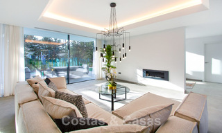 Villa de luxe à vendre, prête à être emménagée, avec vue esur la mer, dans un resort de golf près du centre d'Estepona 52463 