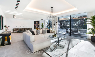 Villa de luxe à vendre, prête à être emménagée, avec vue esur la mer, dans un resort de golf près du centre d'Estepona 52464 