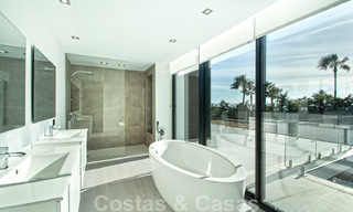 Villa de luxe à vendre, prête à être emménagée, avec vue esur la mer, dans un resort de golf près du centre d'Estepona 52476 