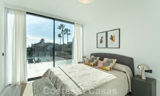 Villa de luxe à vendre, prête à être emménagée, avec vue esur la mer, dans un resort de golf près du centre d'Estepona 52480 