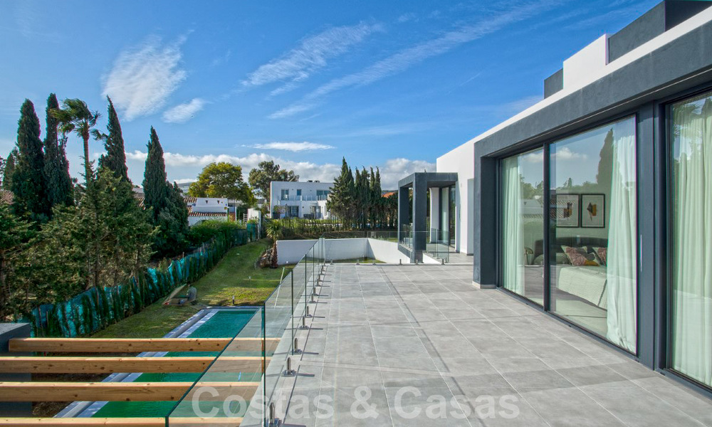 Villa de luxe à vendre, prête à être emménagée, avec vue esur la mer, dans un resort de golf près du centre d'Estepona 52483