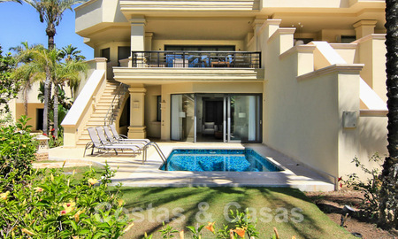 Appartement duplex spacieux et rénové à vendre dans un complexe exclusif en front de mer à Puerto Banus, Marbella 51562