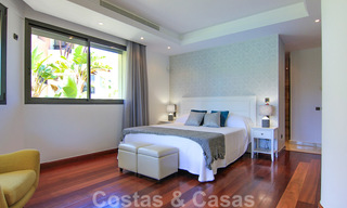 Appartement duplex spacieux et rénové à vendre dans un complexe exclusif en front de mer à Puerto Banus, Marbella 51565 