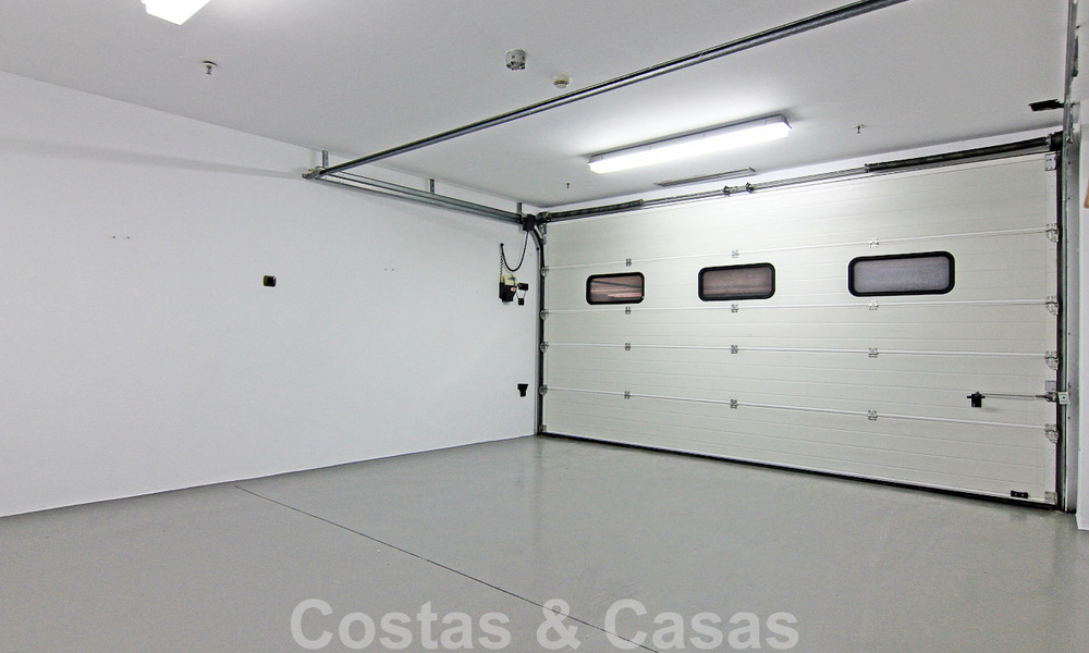 Appartement duplex spacieux et rénové à vendre dans un complexe exclusif en front de mer à Puerto Banus, Marbella 51568