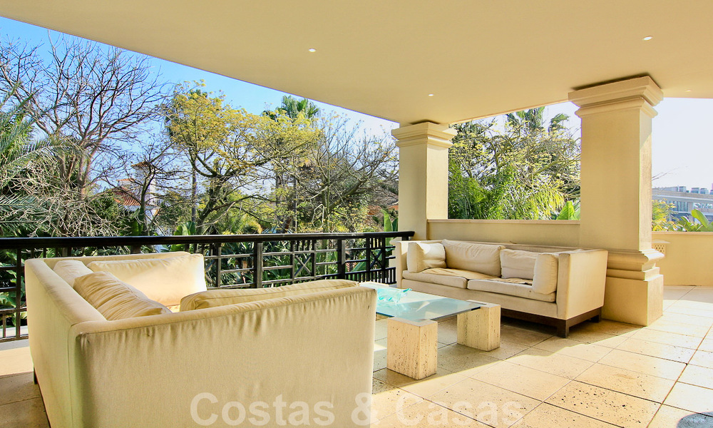 Spacieux appartement de luxe à vendre dans un complexe de bord de mer prestigieux à Puerto Banus, Marbella 51576