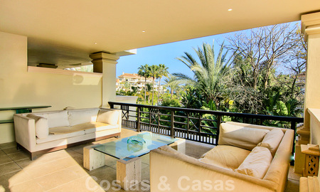 Spacieux appartement de luxe à vendre dans un complexe de bord de mer prestigieux à Puerto Banus, Marbella 51577