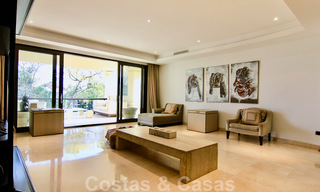 Spacieux appartement de luxe à vendre dans un complexe de bord de mer prestigieux à Puerto Banus, Marbella 51578 