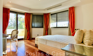 Spacieux appartement de luxe à vendre dans un complexe de bord de mer prestigieux à Puerto Banus, Marbella 51580 