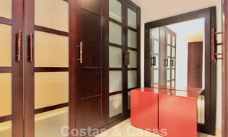 Spacieux appartement de luxe à vendre dans un complexe de bord de mer prestigieux à Puerto Banus, Marbella 51582 