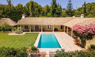 Villa espagnole à vendre avec architecture méditerranéenne et grand jardin située près de San Pedro à Marbella - Benahavis 52493 
