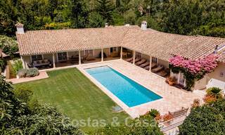 Villa espagnole à vendre avec architecture méditerranéenne et grand jardin située près de San Pedro à Marbella - Benahavis 52494 