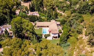 Villa espagnole à vendre avec architecture méditerranéenne et grand jardin située près de San Pedro à Marbella - Benahavis 52497 