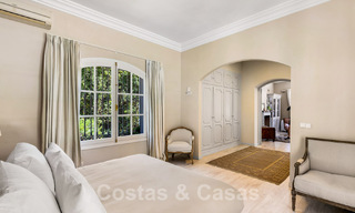 Villa espagnole à vendre avec architecture méditerranéenne et grand jardin située près de San Pedro à Marbella - Benahavis 52511 