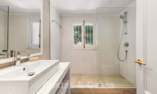 Villa espagnole à vendre avec architecture méditerranéenne et grand jardin située près de San Pedro à Marbella - Benahavis 52519 