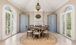 Villa espagnole à vendre avec architecture méditerranéenne et grand jardin située près de San Pedro à Marbella - Benahavis 52520 