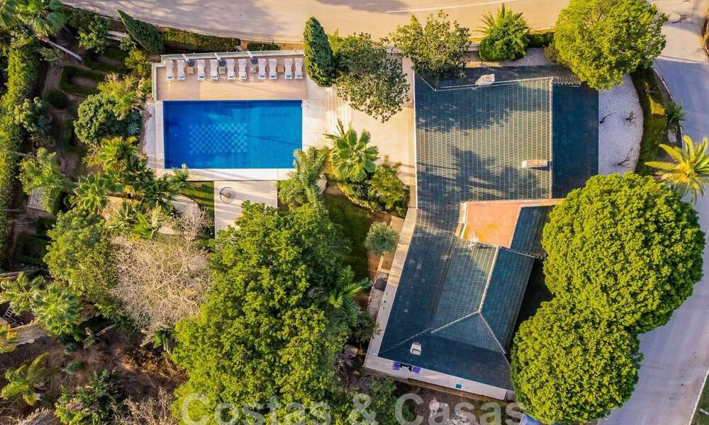 Spacieuse villa de luxe à vendre avec grand jardin privé à l'est du centre de Marbella 52527