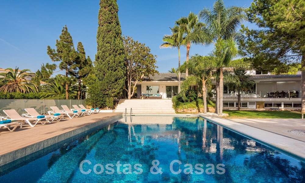 Spacieuse villa de luxe à vendre avec grand jardin privé à l'est du centre de Marbella 52540