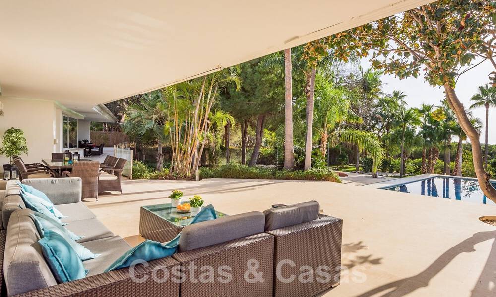 Spacieuse villa de luxe à vendre avec grand jardin privé à l'est du centre de Marbella 52547