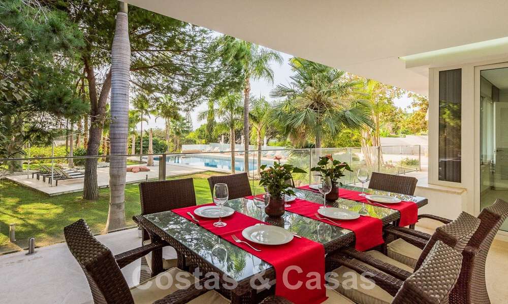 Spacieuse villa de luxe à vendre avec grand jardin privé à l'est du centre de Marbella 52548