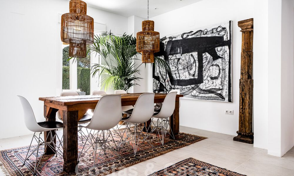 Villa de luxe à vendre dans un style architectural andalou à l'est du centre de Marbella, à deux pas des dunes et de la plage 52650