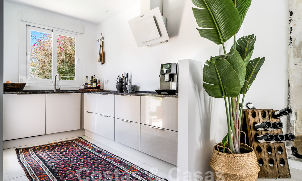 Villa de luxe à vendre dans un style architectural andalou à l'est du centre de Marbella, à deux pas des dunes et de la plage 52651