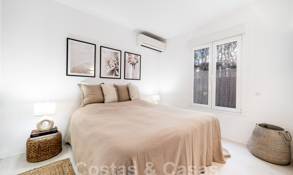 Villa de luxe à vendre dans un style architectural andalou à l'est du centre de Marbella, à deux pas des dunes et de la plage 52664