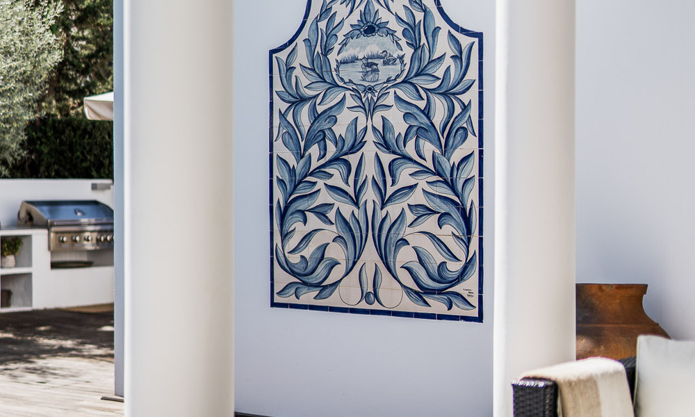 Villa de luxe à vendre dans un style architectural andalou à l'est du centre de Marbella, à deux pas des dunes et de la plage 52665