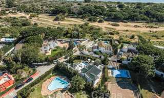 Villa de luxe à vendre dans un style architectural andalou à l'est du centre de Marbella, à deux pas des dunes et de la plage 52670 