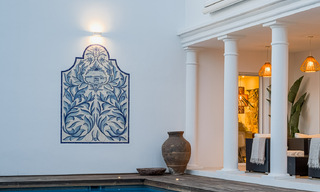 Villa de luxe à vendre dans un style architectural andalou à l'est du centre de Marbella, à deux pas des dunes et de la plage 52672 