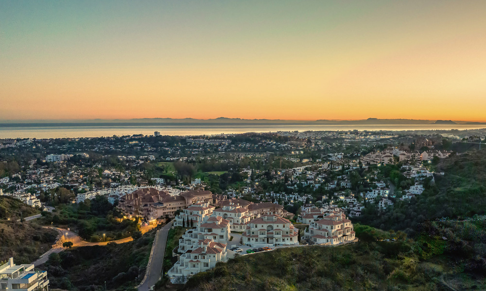 Appartements contemporains de style andalou à vendre avec vue panoramique sur la mer dans la vallée du golf de Nueva Andalucia, Marbella 51628