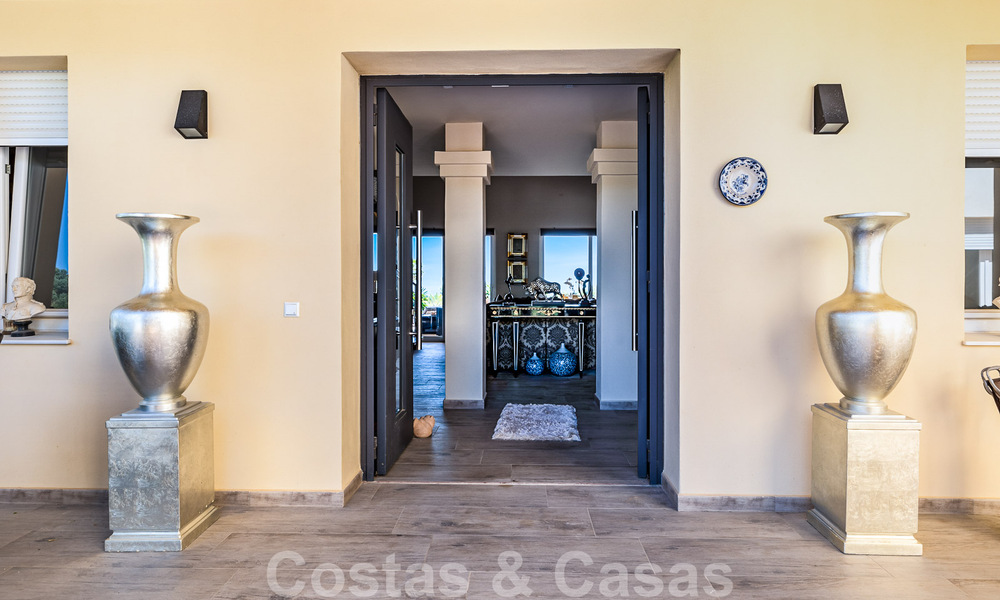 Villa traditionnelle de luxe à vendre avec vue imprenable à la frontière de Marbella et Mijas 51716