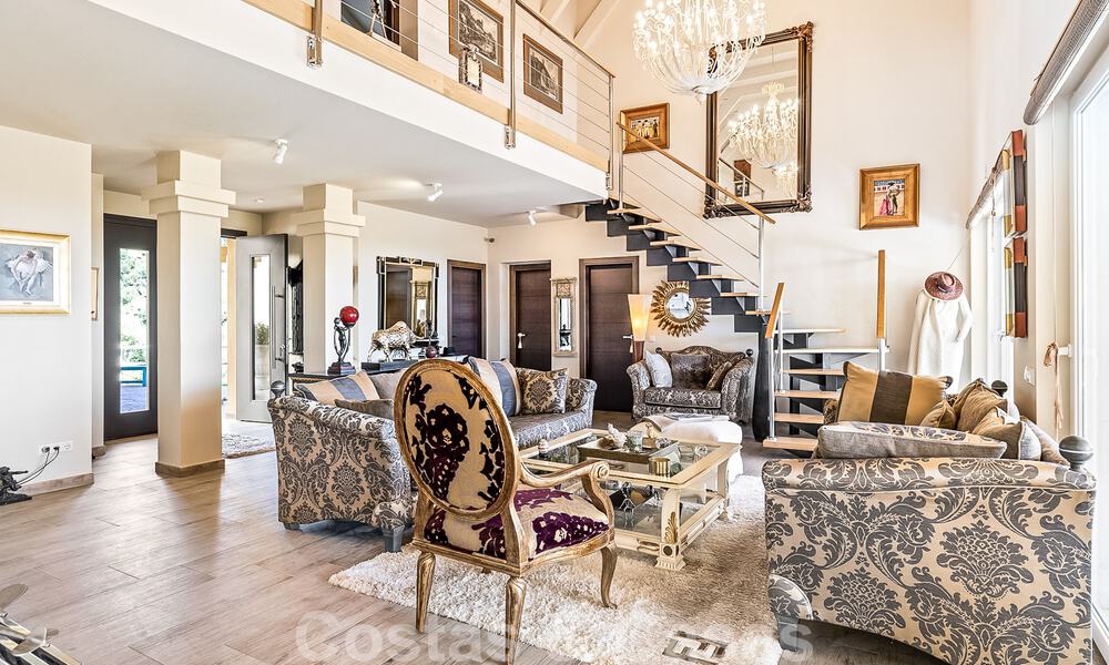 Villa traditionnelle de luxe à vendre avec vue imprenable à la frontière de Marbella et Mijas 51720