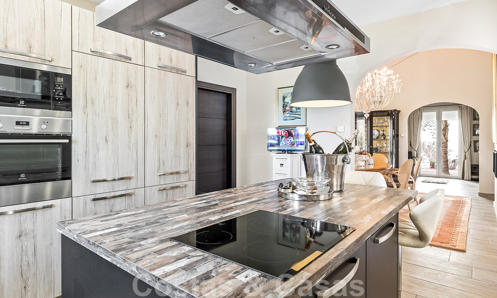 Villa traditionnelle de luxe à vendre avec vue imprenable à la frontière de Marbella et Mijas 51727