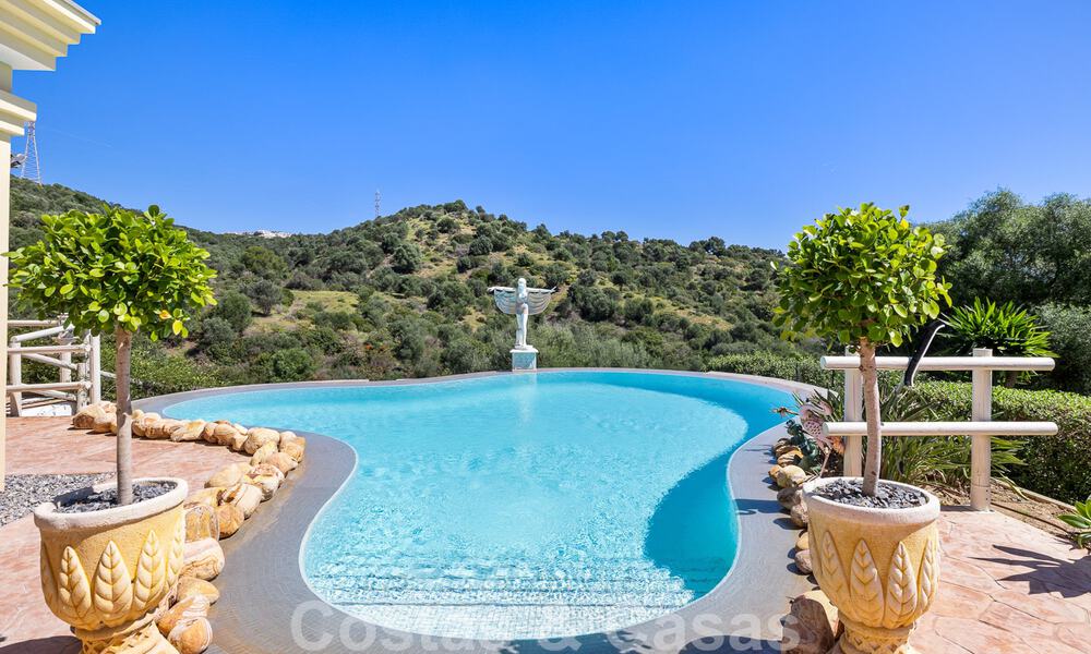 Villa traditionnelle de luxe à vendre avec vue imprenable à la frontière de Marbella et Mijas 51757