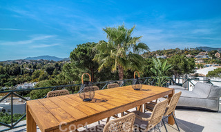 Penthouse entièrement rénové à vendre dans la communauté fermée de La Quinta, Marbella - Benahavis 51644 