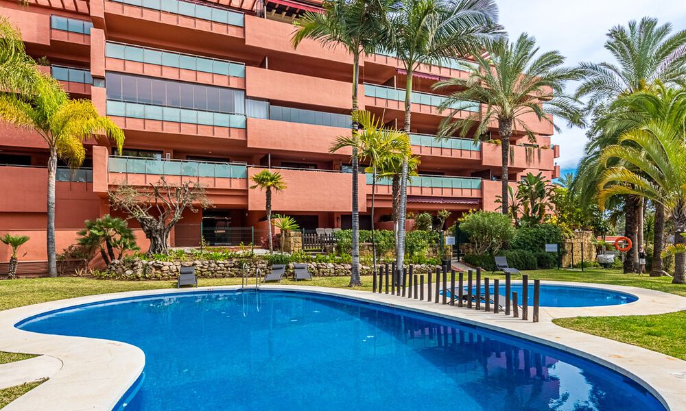 Penthouse à vendre dans une urbanisation protégée à deux pas de la plage sur le nouveau Golden Mile entre Marbella et Estepona 52818