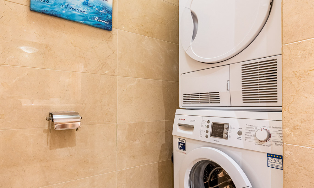 Penthouse à vendre dans une urbanisation protégée à deux pas de la plage sur le nouveau Golden Mile entre Marbella et Estepona 52822