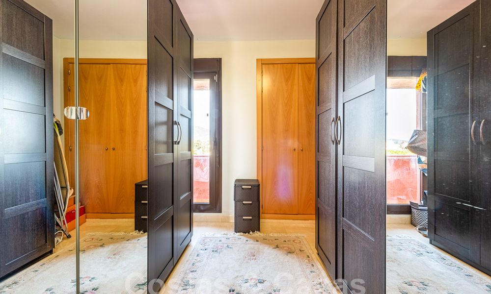 Penthouse à vendre dans une urbanisation protégée à deux pas de la plage sur le nouveau Golden Mile entre Marbella et Estepona 52823