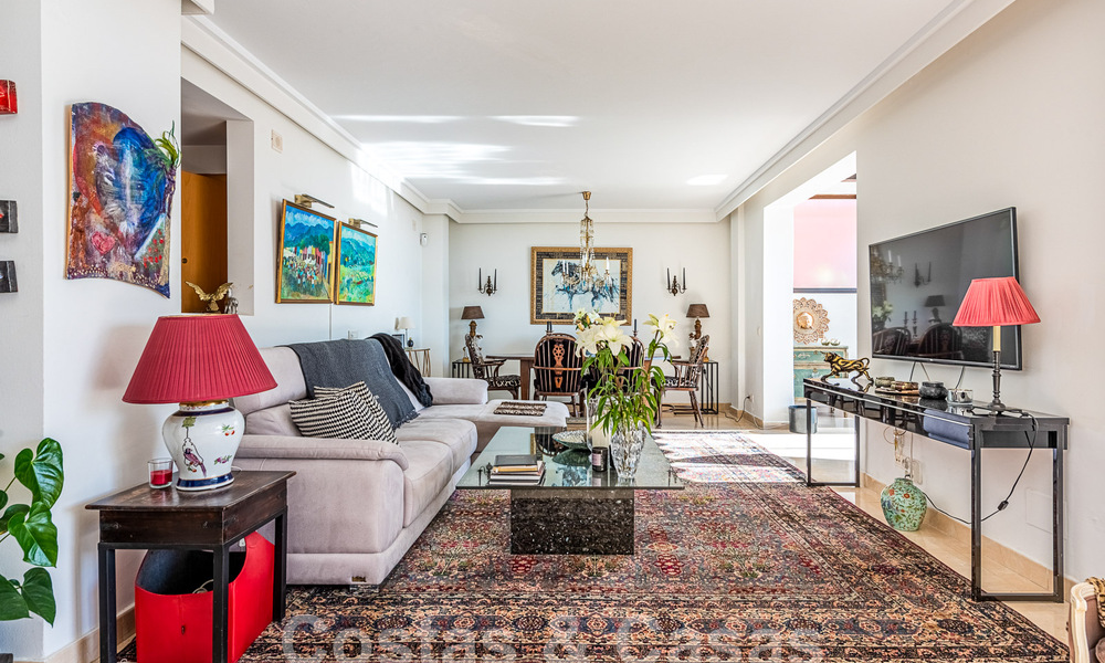 Penthouse à vendre dans une urbanisation protégée à deux pas de la plage sur le nouveau Golden Mile entre Marbella et Estepona 52825