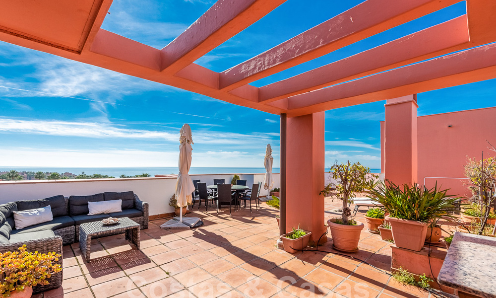 Penthouse à vendre dans une urbanisation protégée à deux pas de la plage sur le nouveau Golden Mile entre Marbella et Estepona 52831