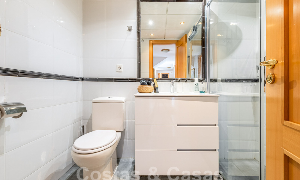 Penthouse à vendre dans une urbanisation protégée à deux pas de la plage sur le nouveau Golden Mile entre Marbella et Estepona 52841