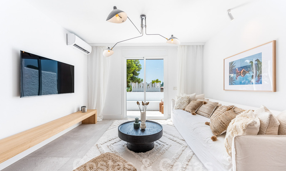 Penthouse rénové avec grand solarium à vendre, à distance de marche des commodités et même de Puerto Banus, Marbella 52851