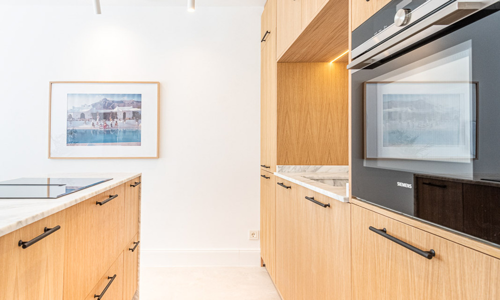 Penthouse rénové avec grand solarium à vendre, à distance de marche des commodités et même de Puerto Banus, Marbella 52853